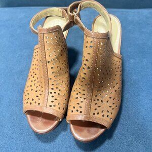 Naturalizer Paige Open Peep Toe Camel Slingback Heals size 7